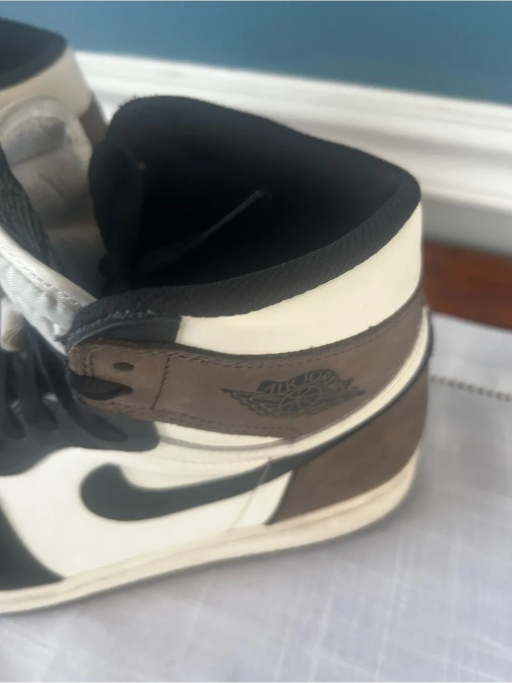 Jordan 1 high “Mocha” Sz 11 ,Vnds, no box